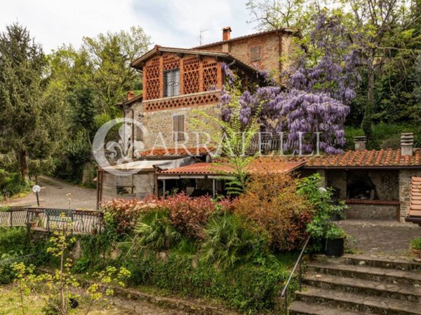 casa indipendente in vendita a Reggello