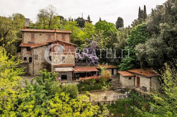 casa indipendente in vendita a Reggello