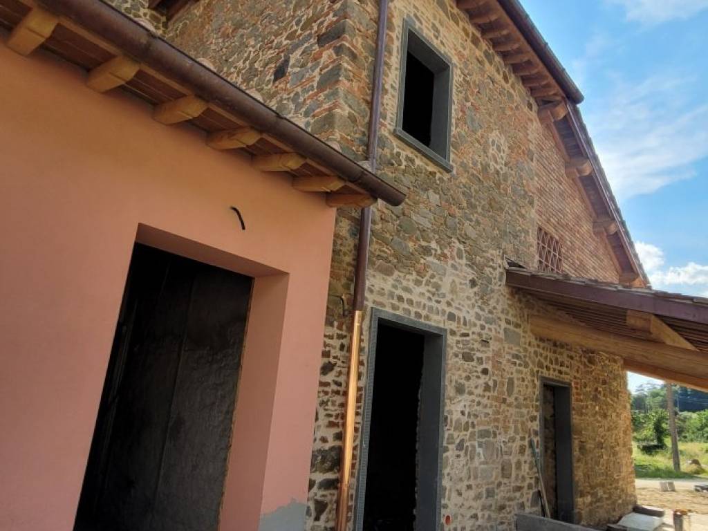 casa indipendente in vendita a Reggello in zona Leccio