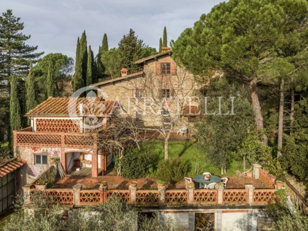 casa indipendente in vendita a Reggello