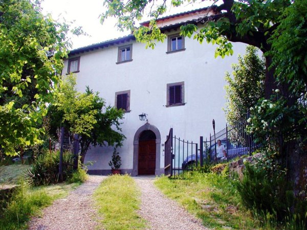 intera palazzina in vendita a Reggello in zona Matassino