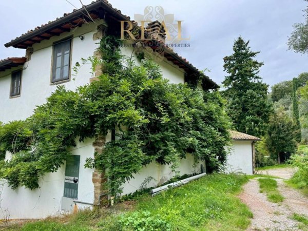 casa indipendente in vendita a Reggello