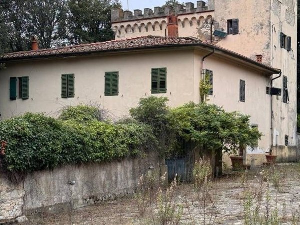intera palazzina in vendita a Reggello in zona Leccio