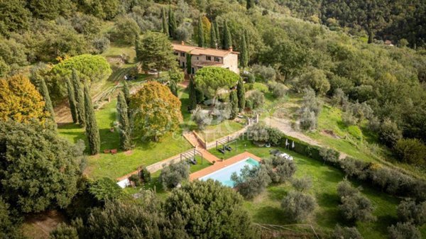 casa indipendente in vendita a Reggello