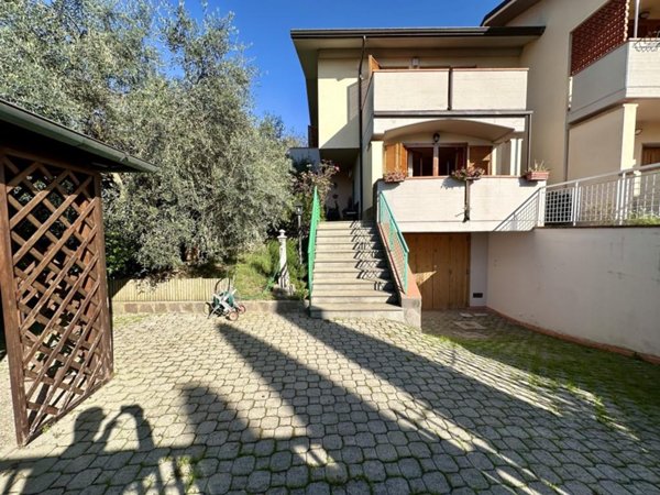 casa indipendente in vendita a Reggello in zona Ciliegi