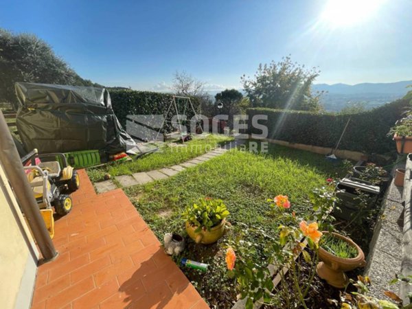 casa indipendente in vendita a Reggello in zona Leccio