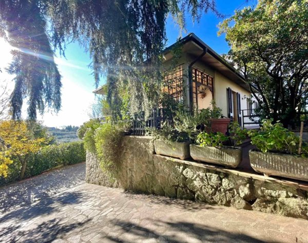 casa indipendente in vendita a Reggello in zona Leccio