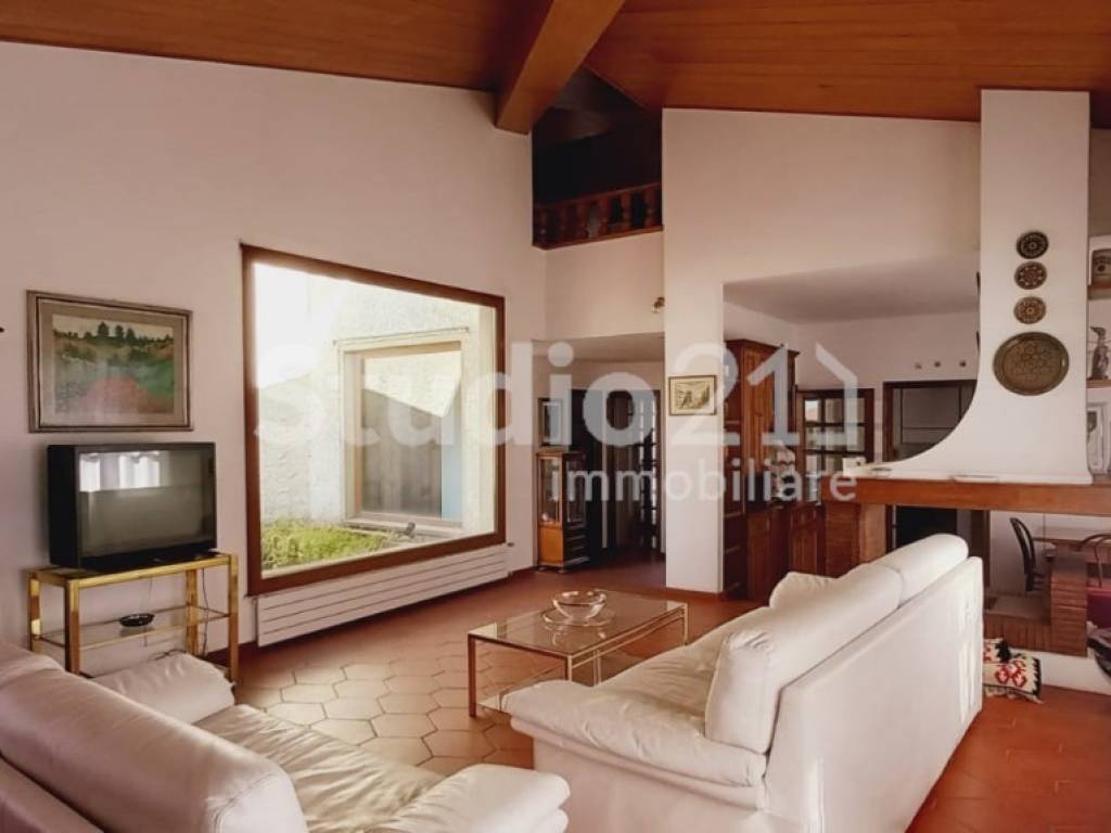 casa indipendente in vendita a Reggello