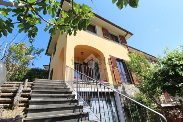 casa indipendente in vendita a Reggello