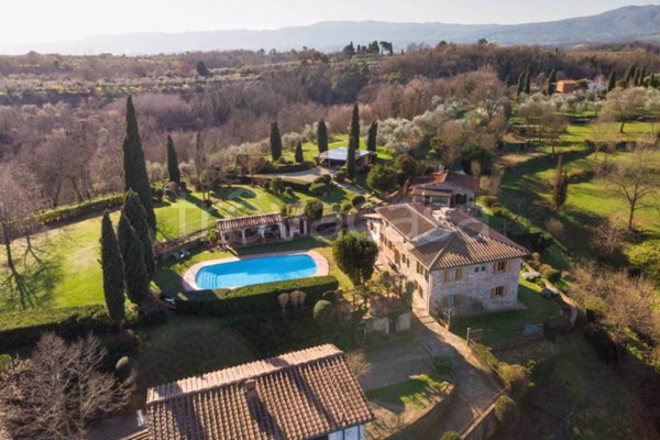 casa indipendente in vendita a Reggello