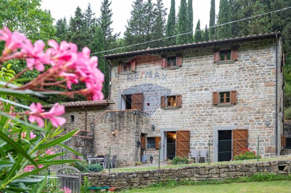 casa indipendente in vendita a Reggello