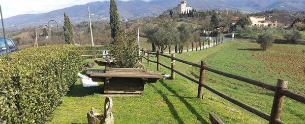 negozio in vendita a Reggello in zona Leccio