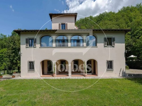 casa indipendente in vendita a Reggello