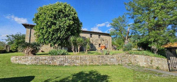 casale in vendita a Reggello