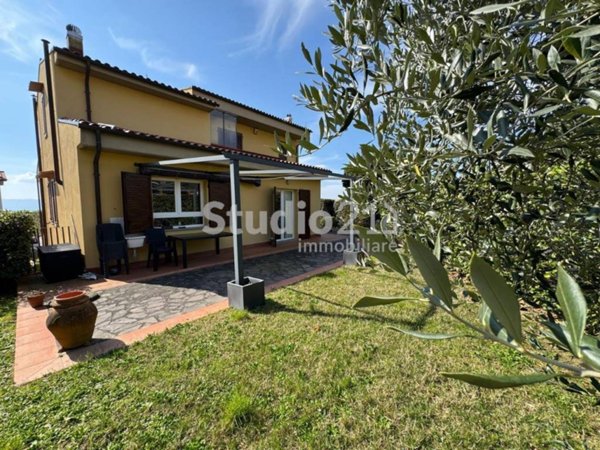 casa indipendente in vendita a Reggello in zona Pietrapiana