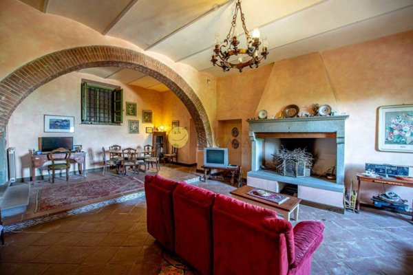 intera palazzina in vendita a Reggello in zona Saltino