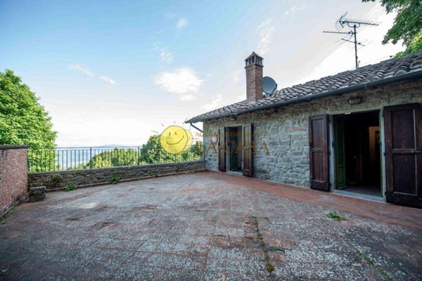 intera palazzina in vendita a Reggello in zona Saltino