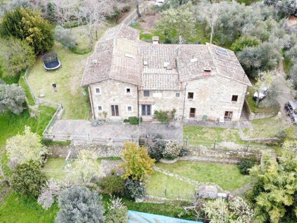 casa indipendente in vendita a Reggello