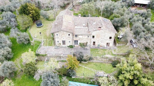 casa indipendente in vendita a Reggello