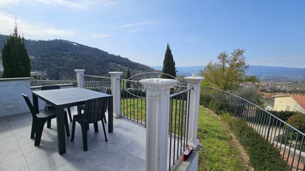casa indipendente in vendita a Reggello