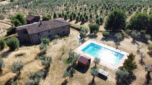 casa indipendente in vendita a Reggello