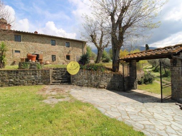 casa indipendente in vendita a Reggello