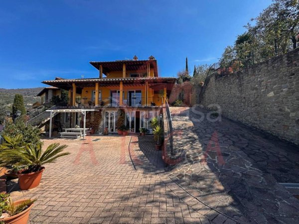 casa indipendente in vendita a Reggello