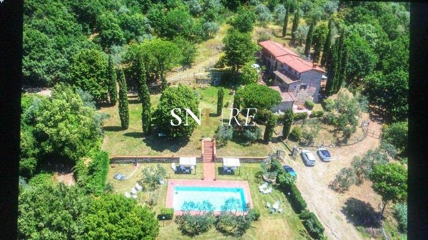casa indipendente in vendita a Reggello