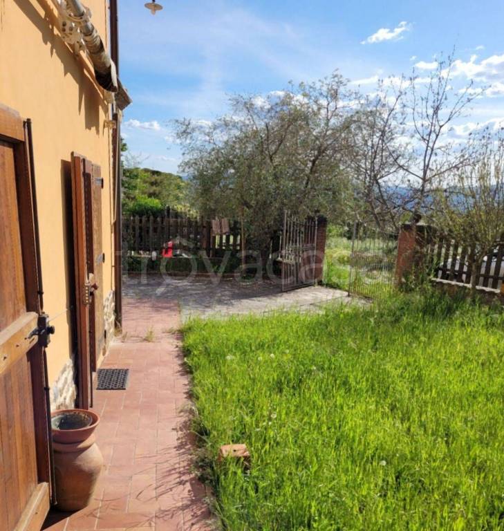 casa indipendente in vendita a Reggello