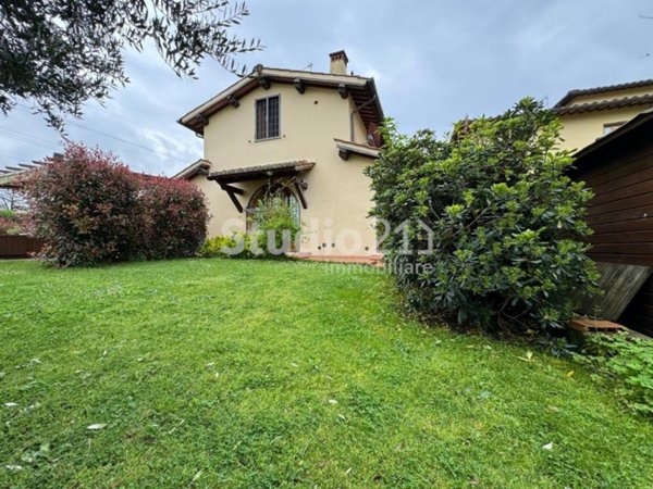 casa indipendente in vendita a Reggello