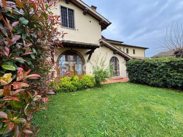 casa indipendente in vendita a Reggello