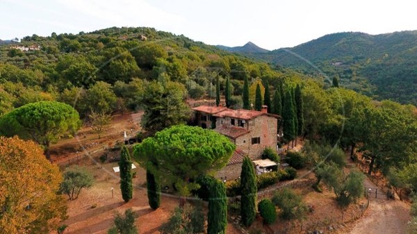 casa indipendente in vendita a Reggello