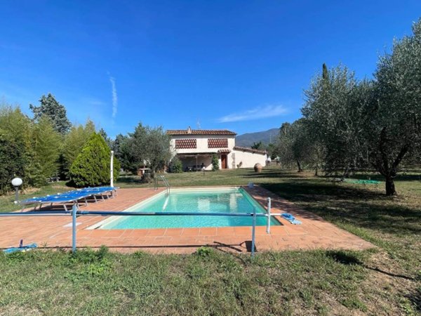 casa indipendente in vendita a Reggello