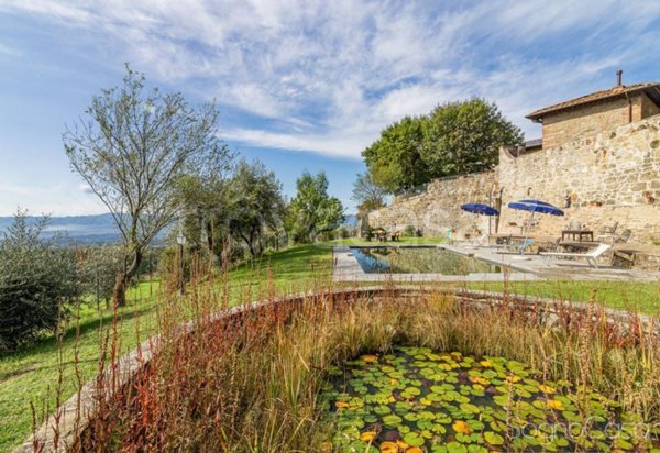 casa indipendente in vendita a Reggello in zona Pietrapiana