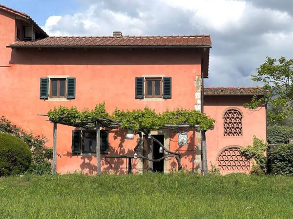 casa indipendente in vendita a Reggello