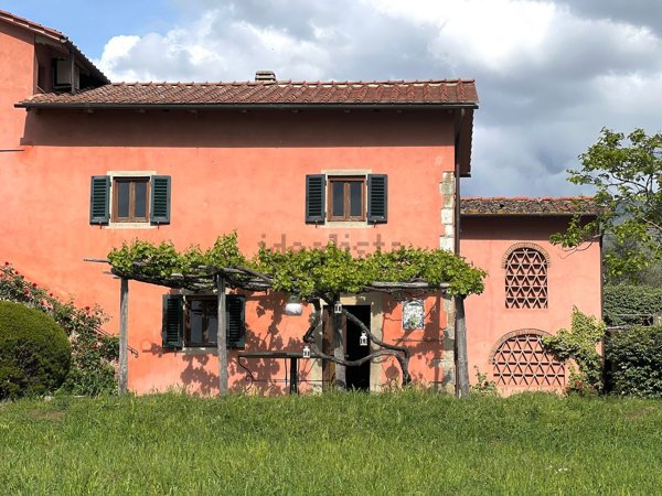 casa indipendente in vendita a Reggello