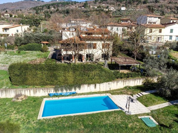 casa indipendente in vendita a Reggello