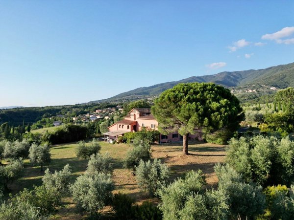 casa indipendente in vendita a Reggello
