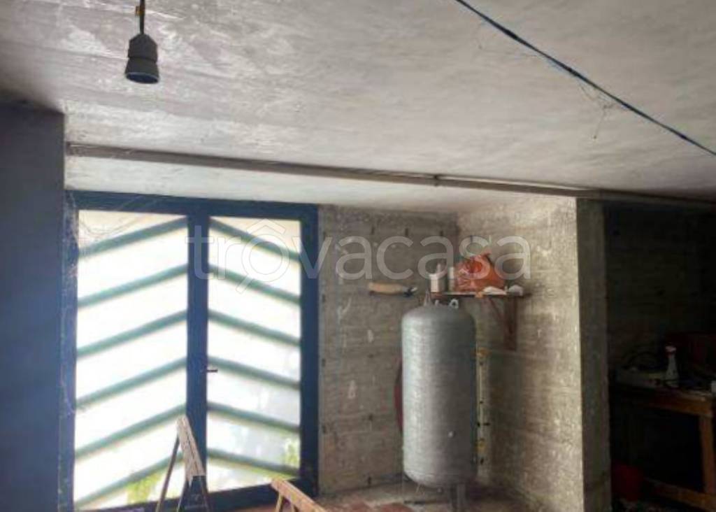 locale commerciale in vendita a Reggello
