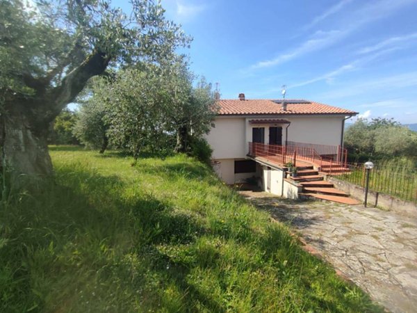 casa indipendente in vendita a Reggello in zona Pietrapiana