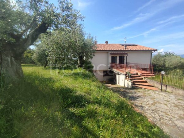 casa indipendente in vendita a Reggello in zona Pietrapiana