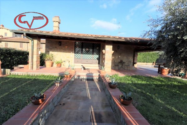 casa indipendente in vendita a Reggello
