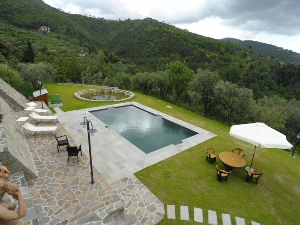 casa indipendente in vendita a Reggello