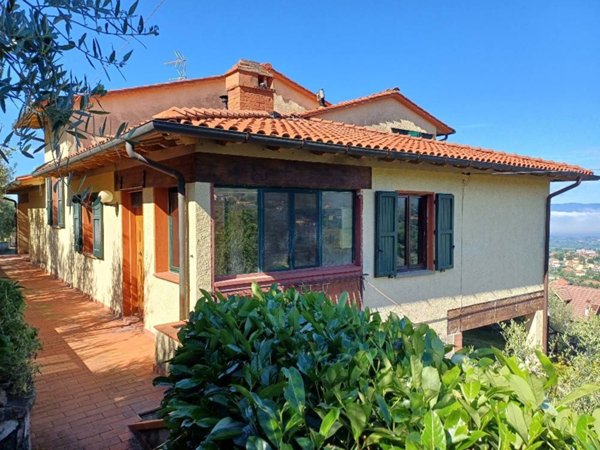 casa indipendente in vendita a Reggello