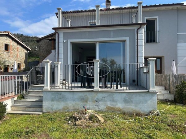 casa indipendente in vendita a Reggello