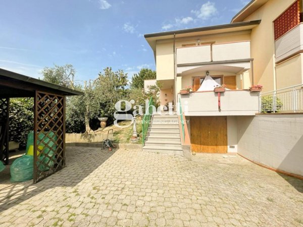 casa indipendente in vendita a Reggello in zona Ciliegi