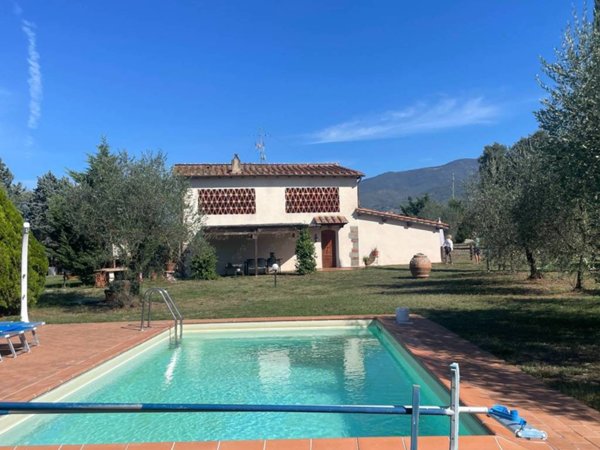 casa indipendente in vendita a Reggello