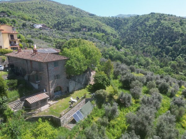 casa indipendente in vendita a Reggello in zona Pietrapiana