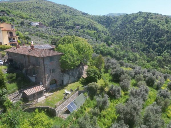 casa indipendente in vendita a Reggello in zona Pietrapiana