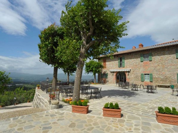 casa indipendente in vendita a Reggello